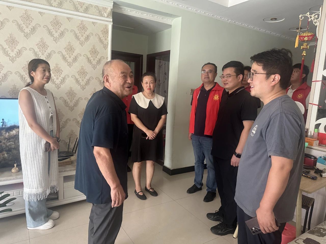 五一社区慰问.jpg 五一社区慰问.jpg